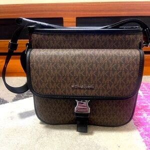 Michael Kors - Adjustable Crossbody Bag in Brown
